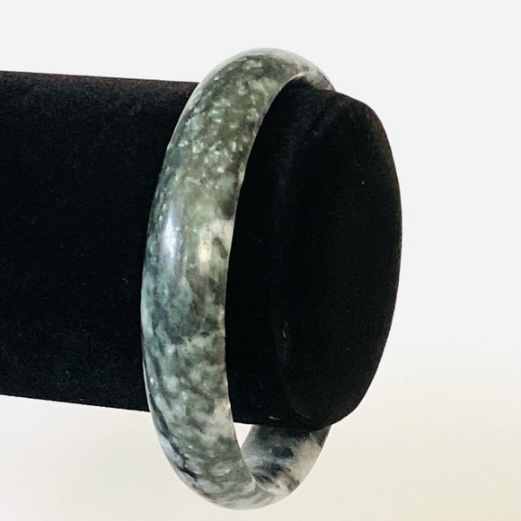 Bangle Natural Stone Nephrite 7” Bracelet - Picture 6 of 9